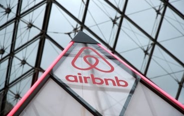 Airbnb CEO Brian Chesky Reportedly Planning New AI Lab - BW People