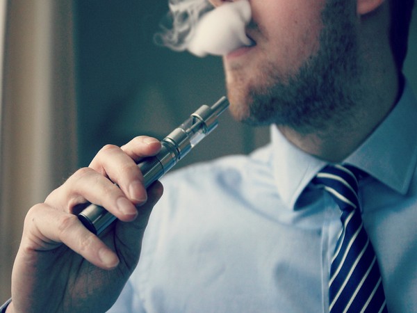 elfbar nachfüll pod läuft aus E-Cigarette Exploded in a Teenager's Mouth, Damaging His Jaw