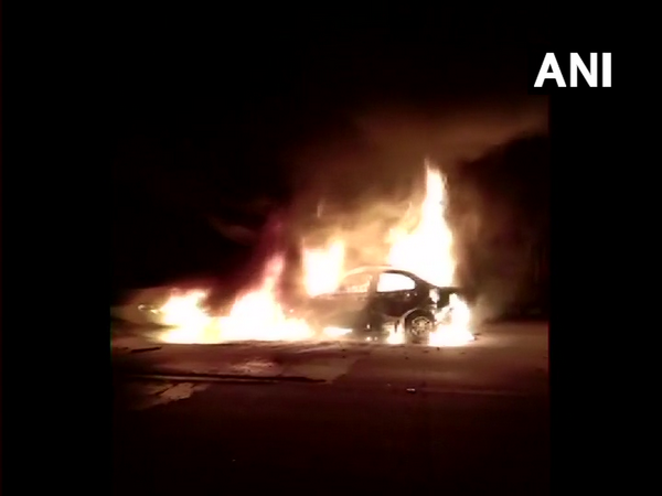 Five burnt to death after car catches fire on Agra-Lucknow expressway ...